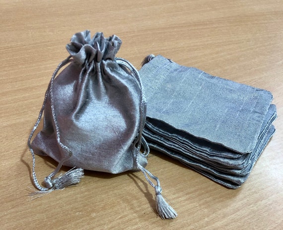 10 Stück 10 x 12 cm Rohseide Schmuck Beutel Tasche mit Quaste Kordelzug Zari Borte, Hochzeitsbevorzugung, Gastgeschenk Tasche Schmuck SILBERGRAU