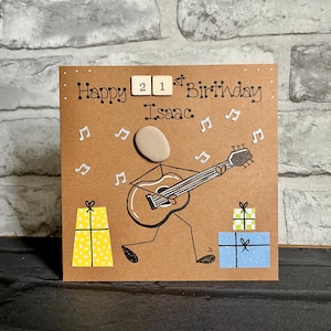 Personalisierte Gitarrist Geburtstagskarte, handgemacht, von Hand gezeichnet, Kieselstein Karte, Gitarre, Musikliebhaber, Musikerkarte, für ihn oder sie
