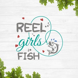 Ragazze che pescano con la bobina in formato SVG, ragazza che pesca in formato SVG, donna che pesca in formato SVG, maglietta da pesca in formato SVG, pesca divertente in formato SVG, battuta di pesca della figlia in formato SVG