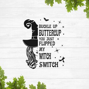 Op de afbeelding: Zwart-wit grafisch ontwerp met een heks met een punthoed en de tekst "Buckle up Buttercup. You just flipped my witch switch."