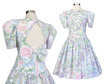 Vintage Pastell Blumenkleid, 1980er Jahre Puffärmel Baumwollkleid, Partykleid mit fallender Taille