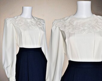Vintage Embroidered Blouse, Medium / 1950s Style Back Button Blouse / Cape Collar Blouse / Pleated Cocktail Blouse / Victorian Inspired Top