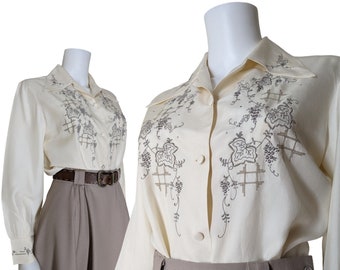 Vintage Embroidered Silk Blouse, Medium / 1940s Style Beige Cocktail Blouse / Ecru Button Blouse with Ivy Floral Embroidery