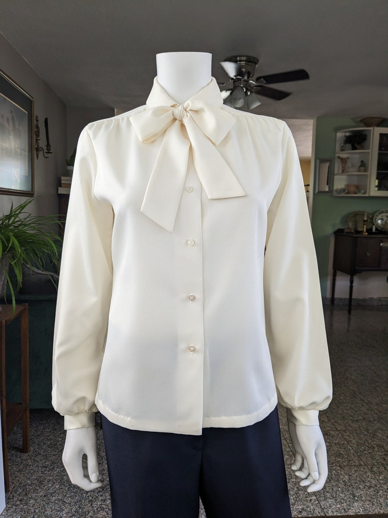 Vintage Pussy Bow Dress Blouse, Small / Cream White Cocktail Blouse / 1970s Mod Button Blouse with Tie Collar image 3
