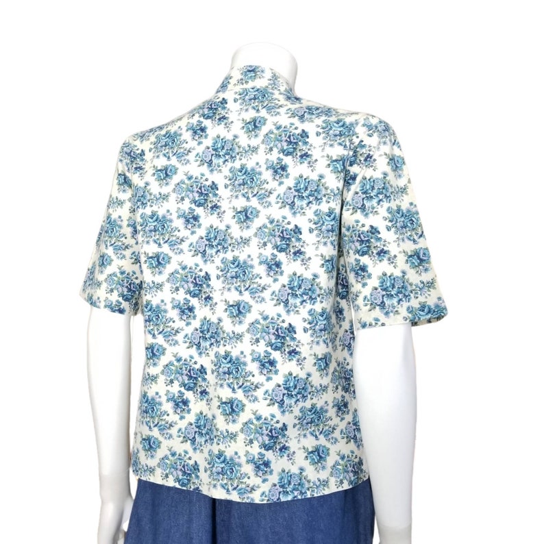 Vintage Blue Floral Button Blouse, Medium / 1950s Handmade Dress Shirt / Short Sleeve Cotton Blouse / Chintzy Blue Summer Button Up Blouse image 5