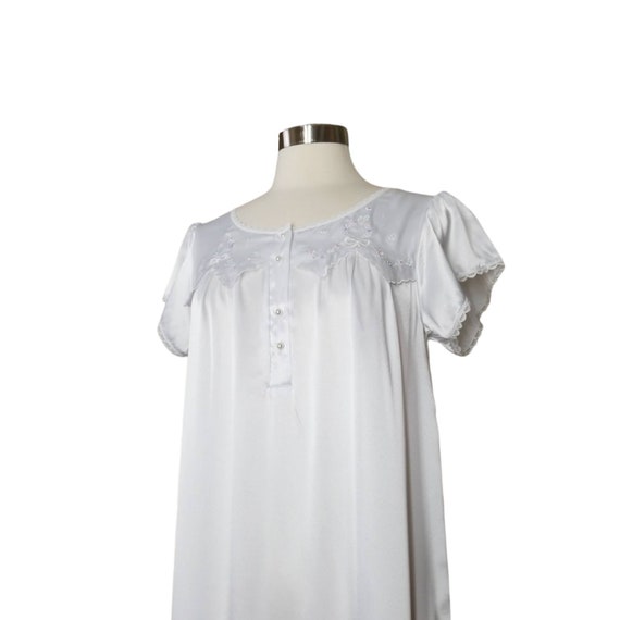 Vintage White Nightgown, Small Petite / Embroider… - image 3