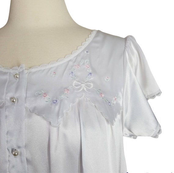 Vintage White Nightgown, Small Petite / Embroider… - image 9