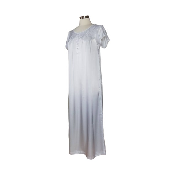 Vintage White Nightgown, Small Petite / Embroider… - image 4