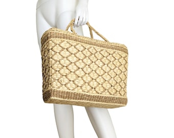 Vintage Straw Basket Bag / 70s Large Structured Woven Bag / Top Handle Natural Straw Market Tote Bag for Summer Picnic Beach