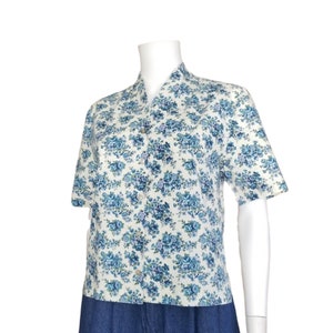 Vintage Blue Floral Button Blouse, Medium / 1950s Handmade Dress Shirt / Short Sleeve Cotton Blouse / Chintzy Blue Summer Button Up Blouse image 10