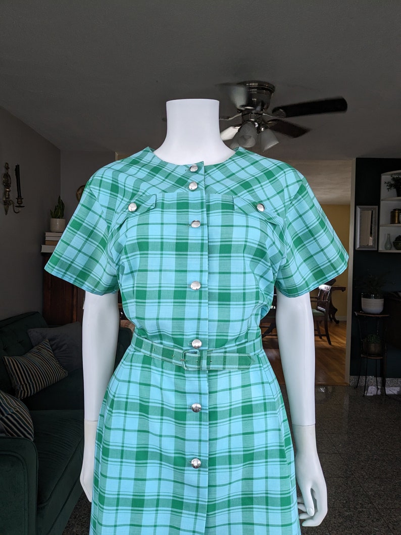 Vintage 1960s Plaid Shift Dress, Extra Large, Volup Green & Aqua Belted Shirt Dress with Pockets imagem 4