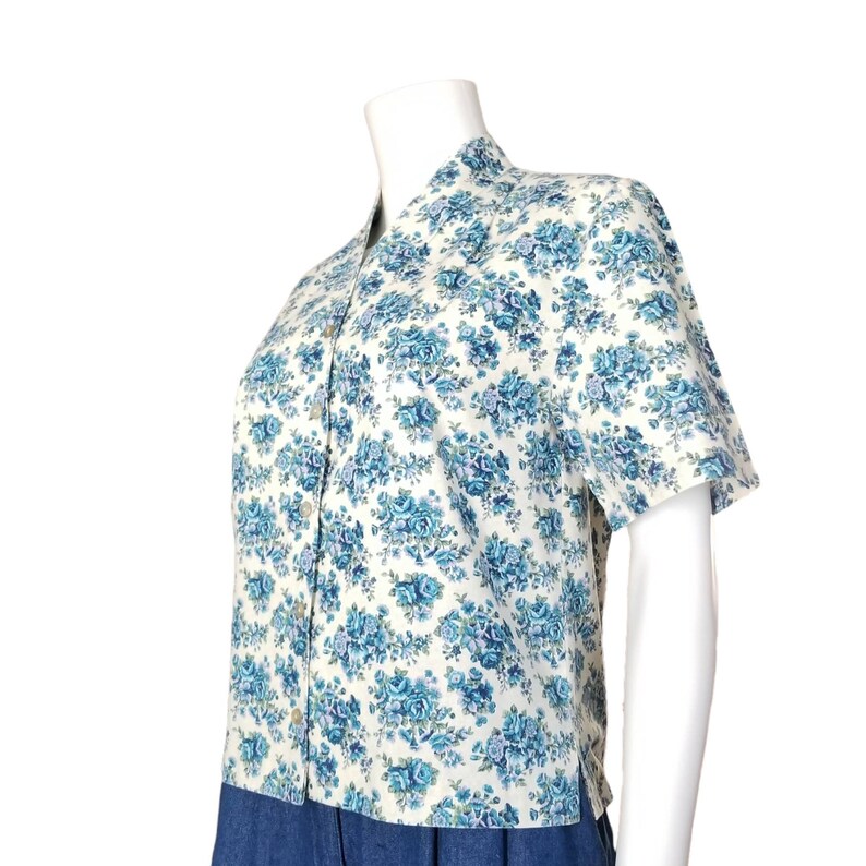 Vintage Blue Floral Button Blouse, Medium / 1950s Handmade Dress Shirt / Short Sleeve Cotton Blouse / Chintzy Blue Summer Button Up Blouse image 6