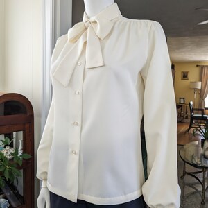 Vintage Pussy Bow Dress Blouse, Small / Cream White Cocktail Blouse / 1970s Mod Button Blouse with Tie Collar image 4