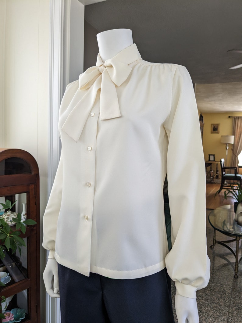 Vintage Pussy Bow Dress Blouse, Small / Cream White Cocktail Blouse / 1970s Mod Button Blouse with Tie Collar image 4