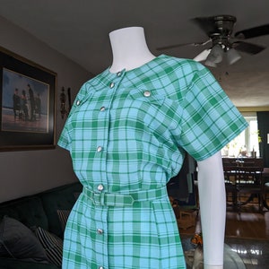Vintage 1960s Plaid Shift Dress, Extra Large, Volup Green & Aqua Belted Shirt Dress with Pockets imagem 6