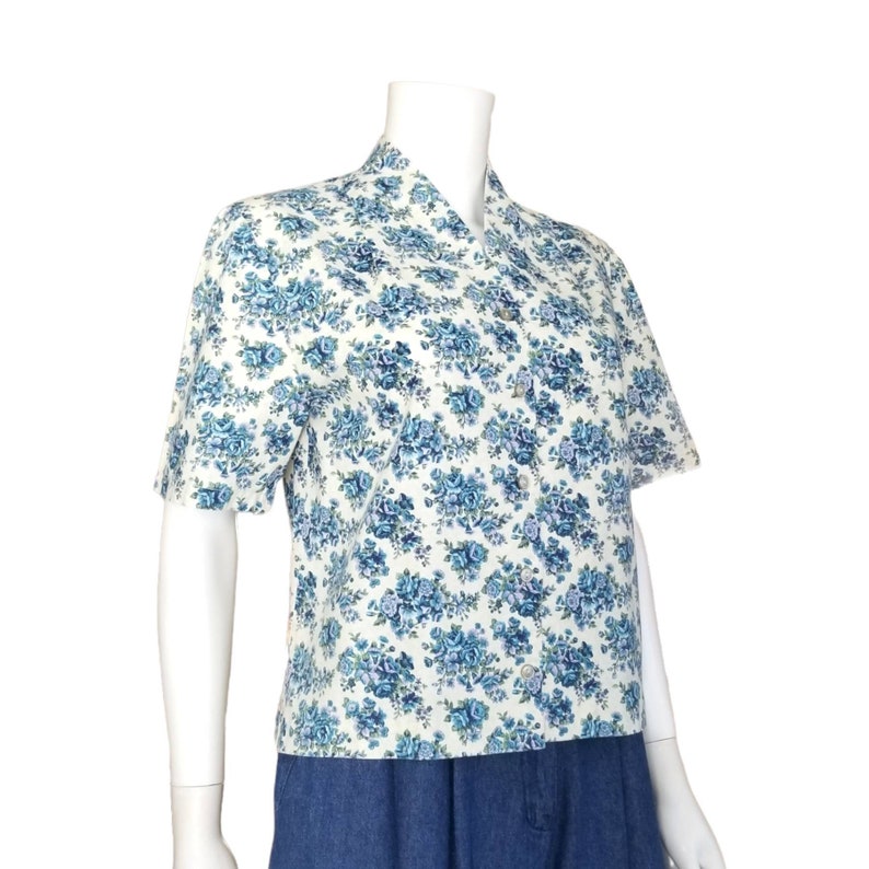 Vintage Blue Floral Button Blouse, Medium / 1950s Handmade Dress Shirt / Short Sleeve Cotton Blouse / Chintzy Blue Summer Button Up Blouse image 9