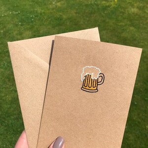 Carte de joyeux anniversaire, carte de bière, carte d'anniversaire 18e, pinte brodée, carte d'anniversaire drôle, pour lui, carte de joyeux anniversaire