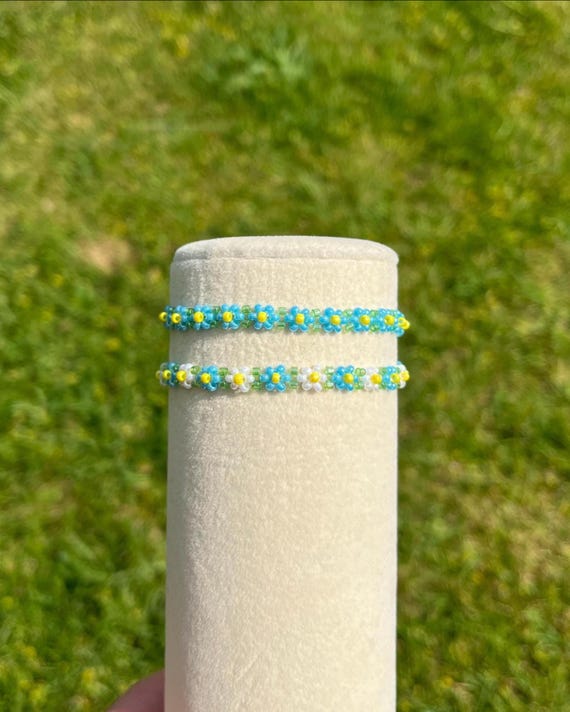 Forget Me Not Bracelet, Beaded Blue Flower and Daisy Bracelet, Blue and Yellow Jewellery, Handmade Accessories, Summer Bracelet, Gifts