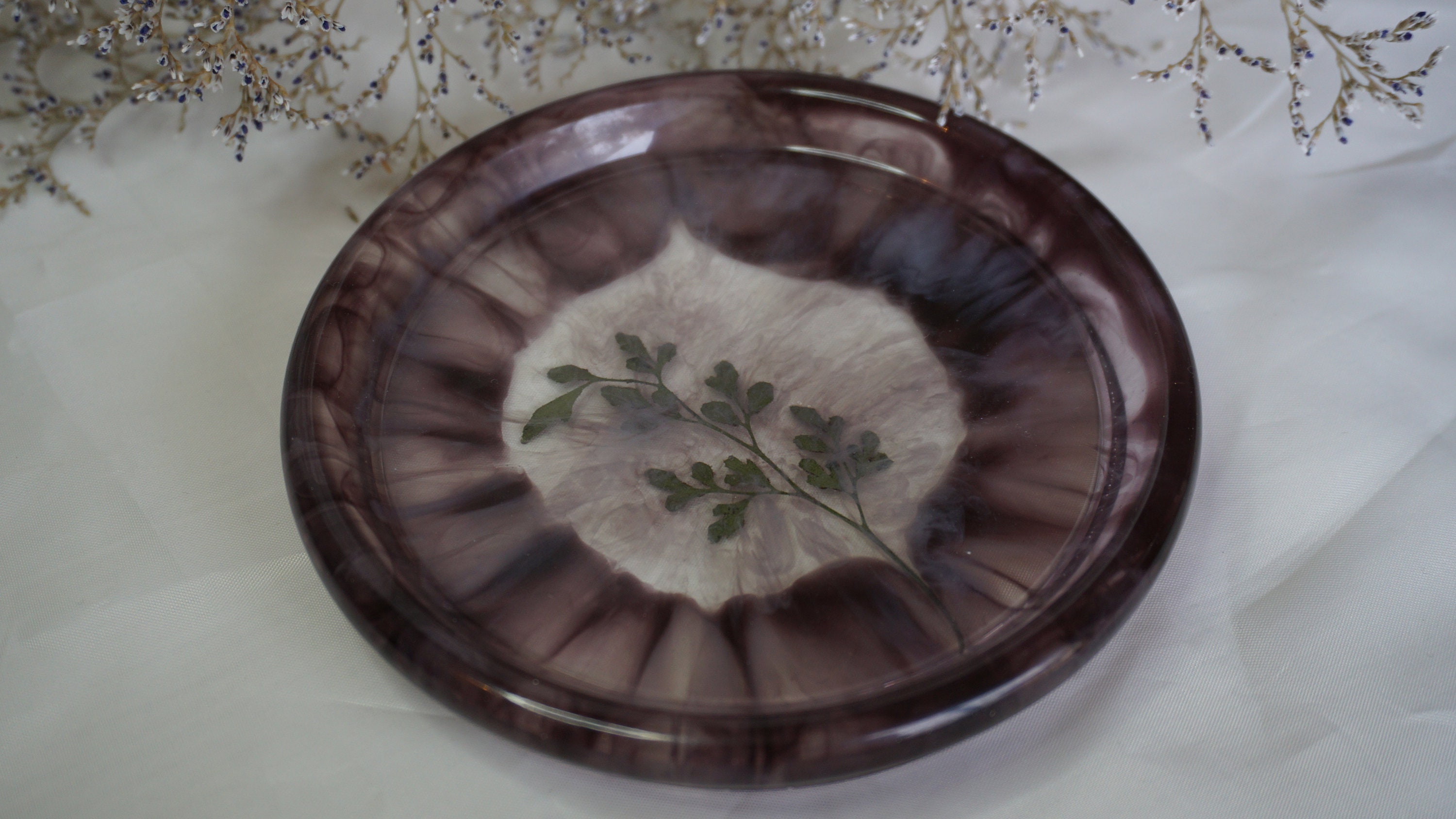 Coupelle ou Vide-Poche Ovale Décoratif avec Une Feuille de Fougère Pressée