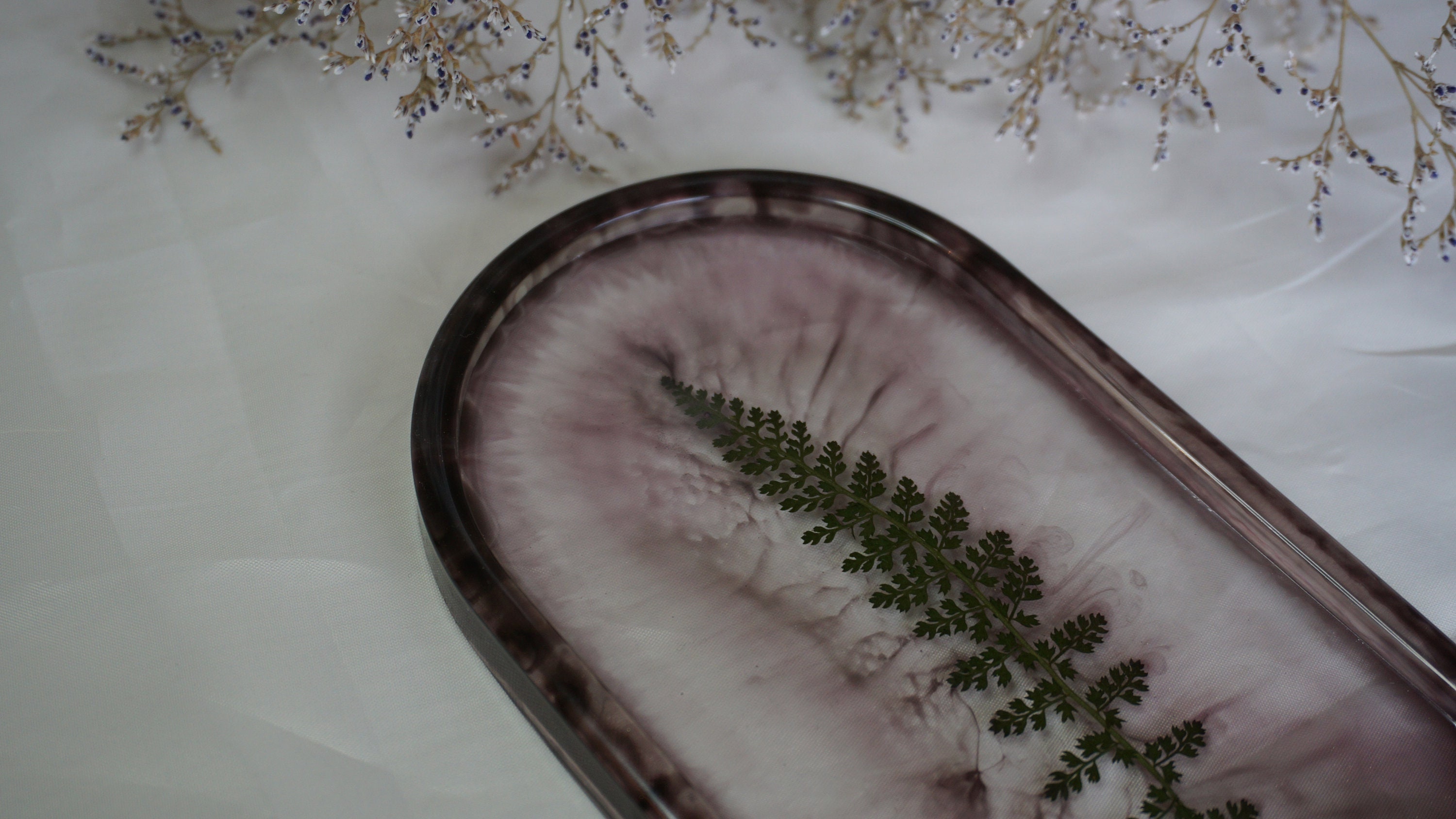 Coupelle ou Vide-Poche Ovale Décoratif avec Une Feuille de Fougère Pressée