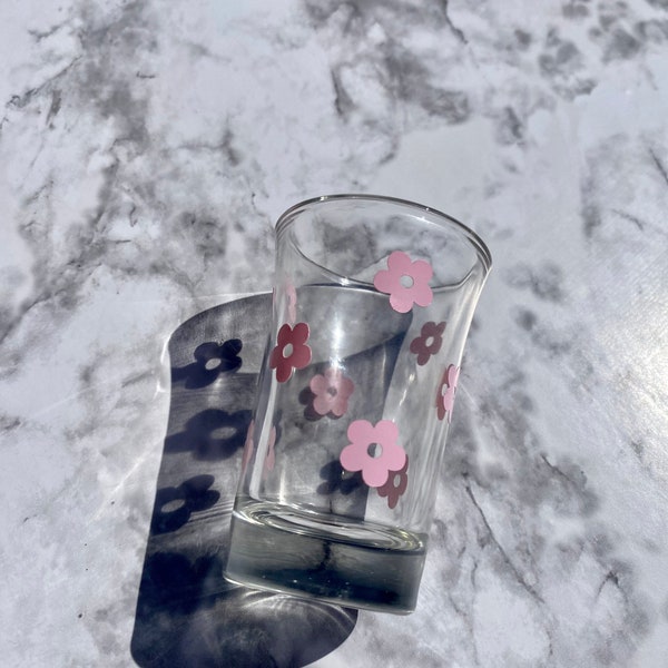 Flower Shot Glass | Daisy Shot Glass | Custom Shot Cup | 21st Bday Gift | Bachelorette Gift | Bridesmaid Proposal | Cute Shot Glass | Daisy