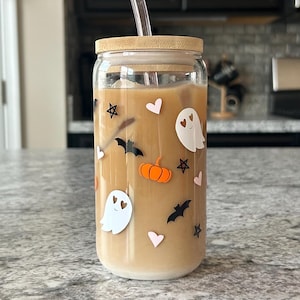 Halloween Glas Tasse | Gruselige Jahreszeit Tasse | Gespenster Glas Tasse | Süßes Halloween Glas | Herbst Geschenk Idee