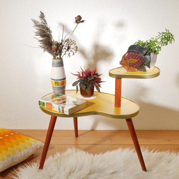 Stolik kwiatowy w stylu vintage w różnych kolorach – design z lat 60.