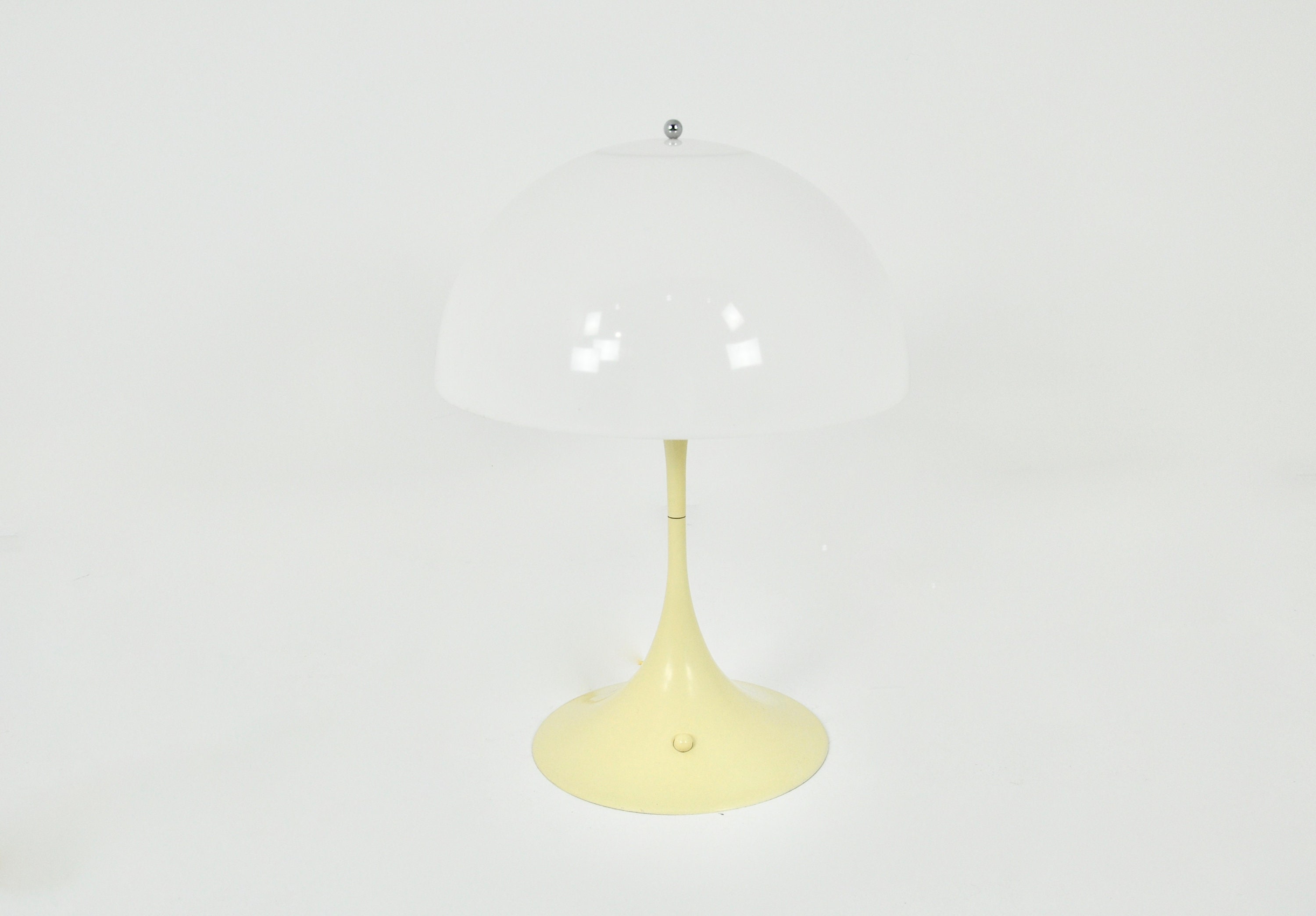 Table lamp, Panthella, white, Ø40cm, H58cm - LOUIS POULSEN - Nedgis Lighting