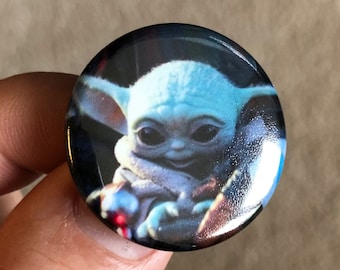 Disney Star Wars Mandalorian 1.25" Pinback Button Baby Alien #8