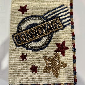 Porta-Passaporte Mary Frances International Star – Bonvoyage Design | Carteira de Viagem Feita à Mão, Nova com Etiquetas