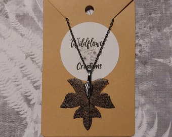 Delicate leaf necklace