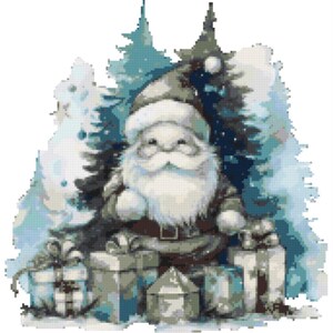 Puede incluir: Ilustración en acuarela de Papá Noel con una larga barba blanca y un gorro rojo, rodeado de árboles de Navidad y regalos envueltos en tonos azules y grises. La imagen tiene un estilo suave y artístico, perfecto para la decoración navideña.