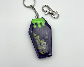 Glitter Coffin Shaker Keychain: Spooky Goth Halloween Charm