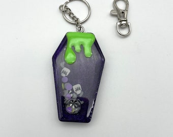 Glitter Coffin Shaker Keychain: Spooky Goth Halloween Charm