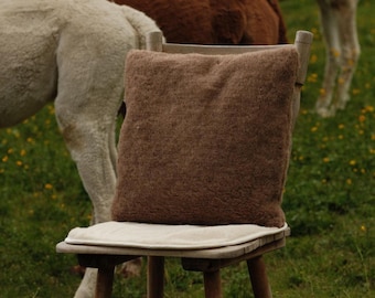 Funda de cojín de alpaca de 40 x 40 cm, confeccionada con lana de alpaca – Doble cara, suave y mullida, con un 80 % de vellón de alpaca (Marrón, Blanco)