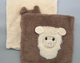 Cozy Alpaca Cushion Cover 40x40 cm – Soft Natural Fiber Pillowcase with 3D Applique – High Quality Handmade in Brown & White