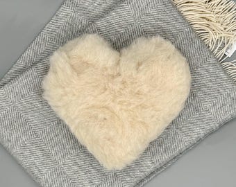 Cojín de corazón de alpaca hecho de vellón de alpaca – Cojín decorativo mullido hecho de 100% lana de alpaca – Cojín suave en forma de corazón para sofá