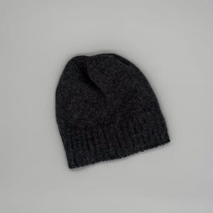 Alpaca muts van 100% baby alpacawol voor heren en dames in donkergrijs