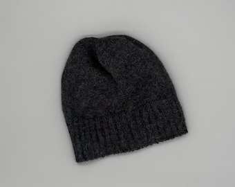 Gorro de alpaca elaborado 100% con lana de alpaca bebé para hombre y mujer en color gris oscuro