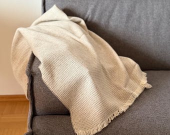 Manta de alpaca para bebé de 180 x 130 cm – Suave manta de sofá de lana de alpaca, manta decorativa con flecos, diseño escandinavo (gris, beige).