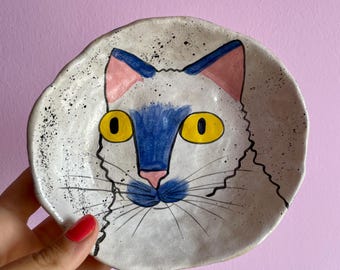 Stoneware bowl with blue and white cat face and blue geometric patterns – handmade and hand-painted