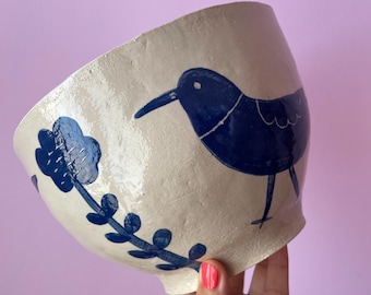 Ceramic bowl for ramen, soup, or matcha tea – hand-decorated with a blue moose, volcanoes, and a mountain landscape – unique stoneware piece