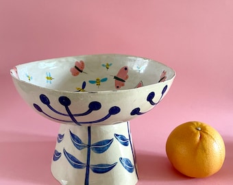 Handmade Ceramic Stand with Mother Cat and Kittens Under Blankets: Artistic Handcrafted Decor