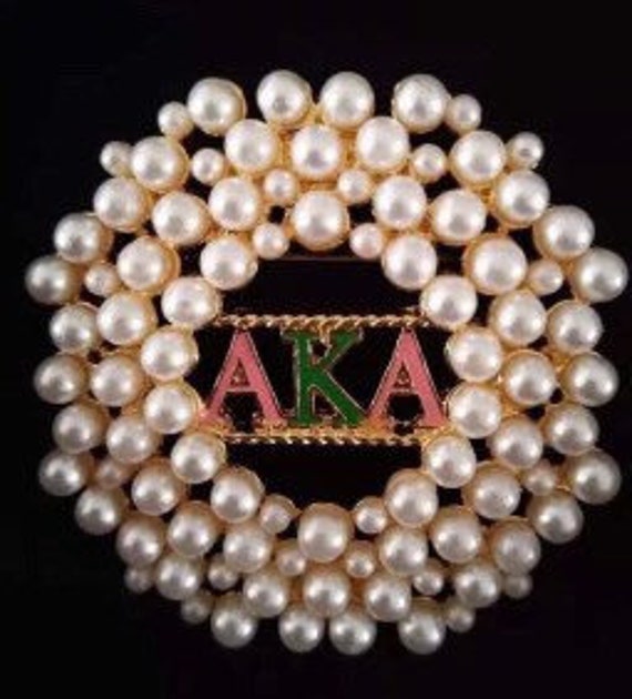 Aka brooch deals