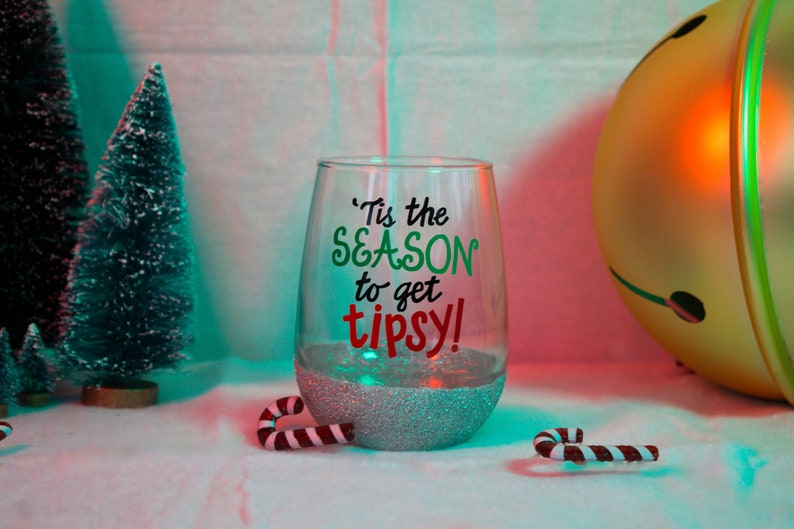 Tis The Season To Get Tipsy Christmas Glitter Wine Glass image 1