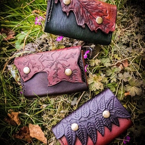 Cartera de cuero con hojas personalizada Cartera de cuero tallada a mano a medida