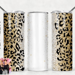 Op de afbeelding: Drie roestvrijstalen bekers met een gouden glitter- en zwart luipaardprintontwerp. De beker links en rechts heeft het ontwerp, terwijl de middelste beker leeg is.
