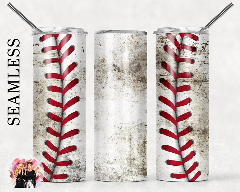 Pu&ograve; includere: Tre bicchieri in acciaio inossidabile con un design a punto di baseball bianco e rosso. I bicchieri hanno un aspetto usurato e vintage.