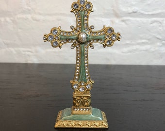 H8.5” Reticulated Base Ornate Standing Cross/Crucifix 20th C Antique Bronze E H8.5” Reticulated Base Ornate Standing Cross/Crucifix 20th C Antique Bronze E