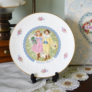 Royal Doulton Valentine&#39;s Day 1976 Plate 21cm , Decorative plate , Bone China , Made in England with Original Boxed #2111091